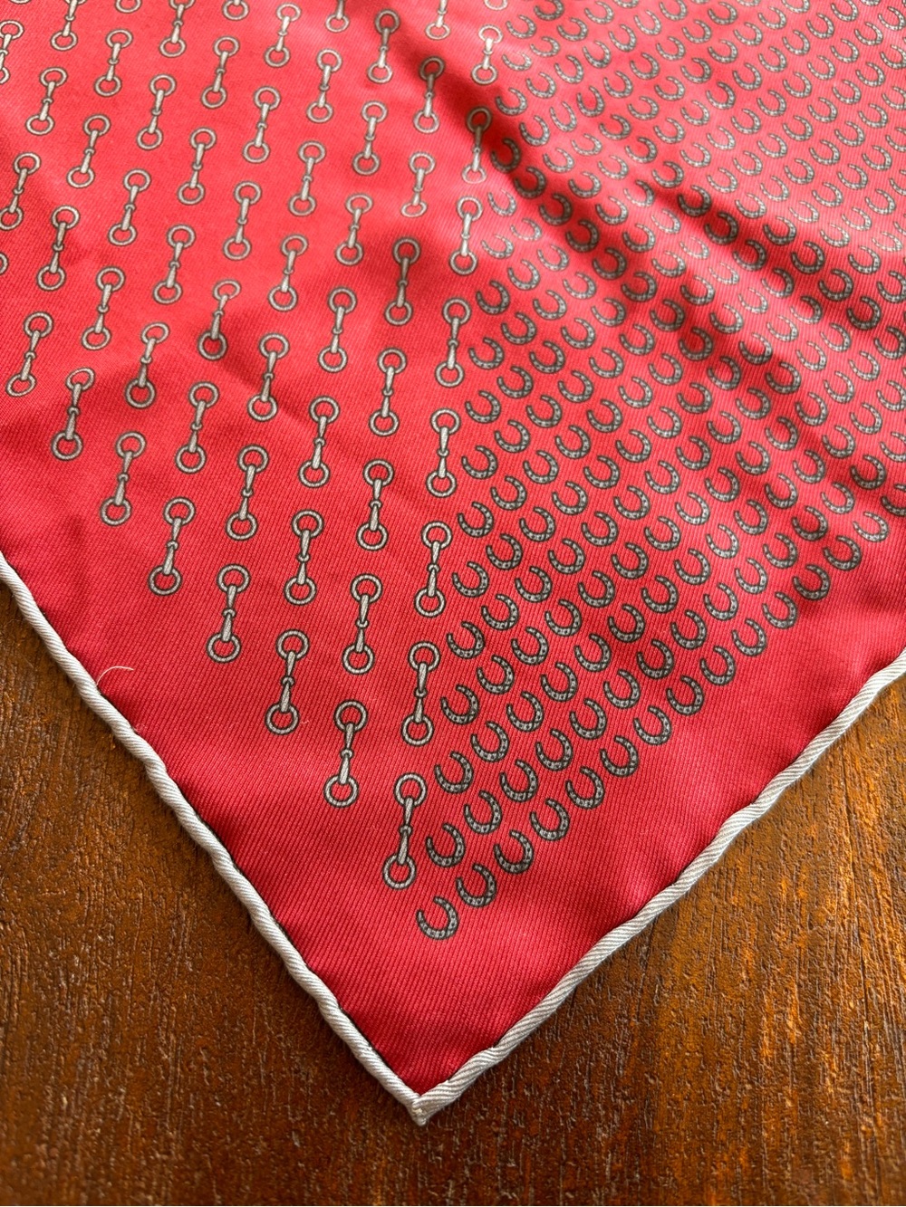 HERMÈS Paris Red Silk Scarf Gavroche 16” Horseshoe Equestrian Print Rolled Edges - Picture 15 of 16
